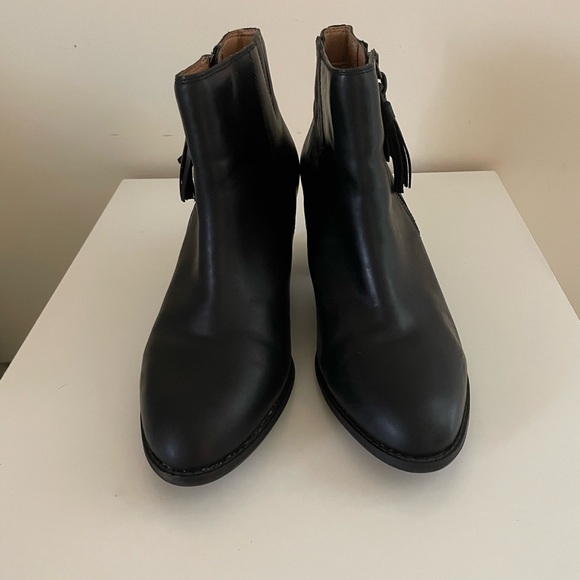 Women’s Genuine Black Leather Vionic Ankle Boots Booties Size 10 - Picture 2 of 9